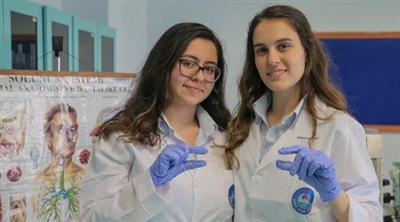 Göğsümüzü Kabartan İki Genç