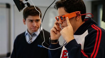 Liseliler Görme Engelliler İçin Titreşimli Gözlük Tasarladı