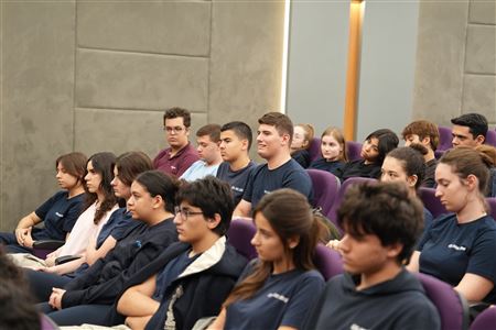 Kurucu Temsilcisi Yansı Eraslan 12. Sınıf Öğrencileriyle Buluştu