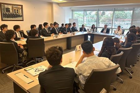 Yansı Eraslan, Salon Dersinde Öğrencilerin Sorularını Yanıtladı